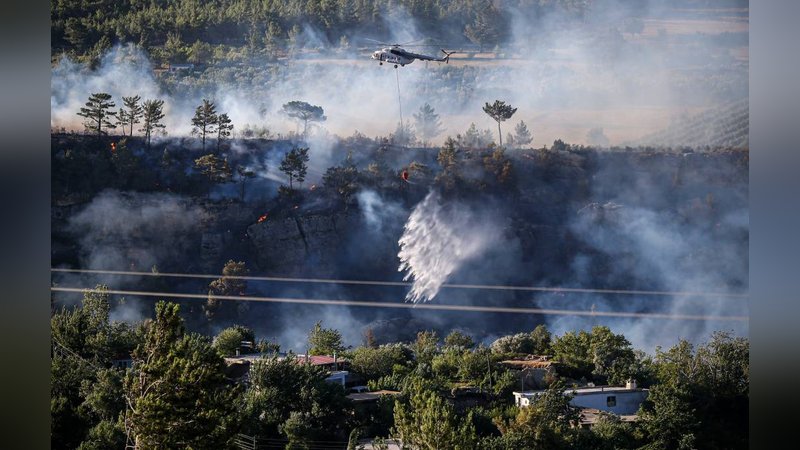Mersin'de yangın sürüyor! 4 mahalle boşaltıldı 4