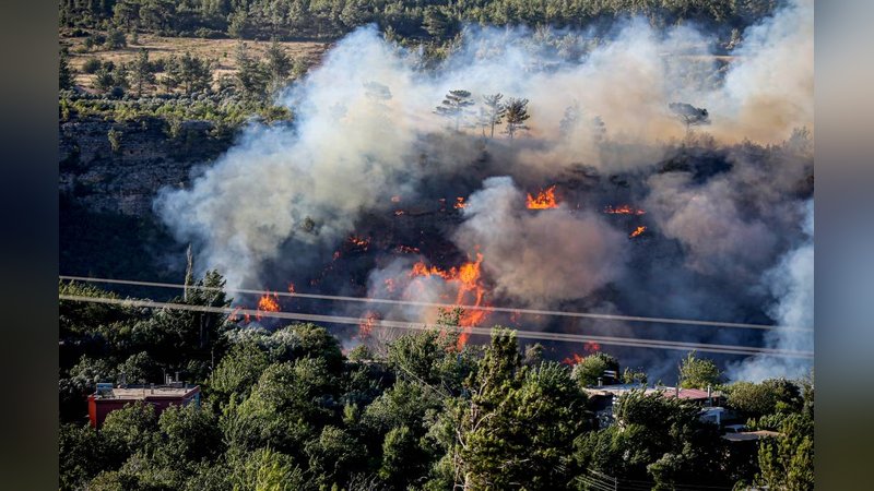 Mersin'de yangın sürüyor! 4 mahalle boşaltıldı 3