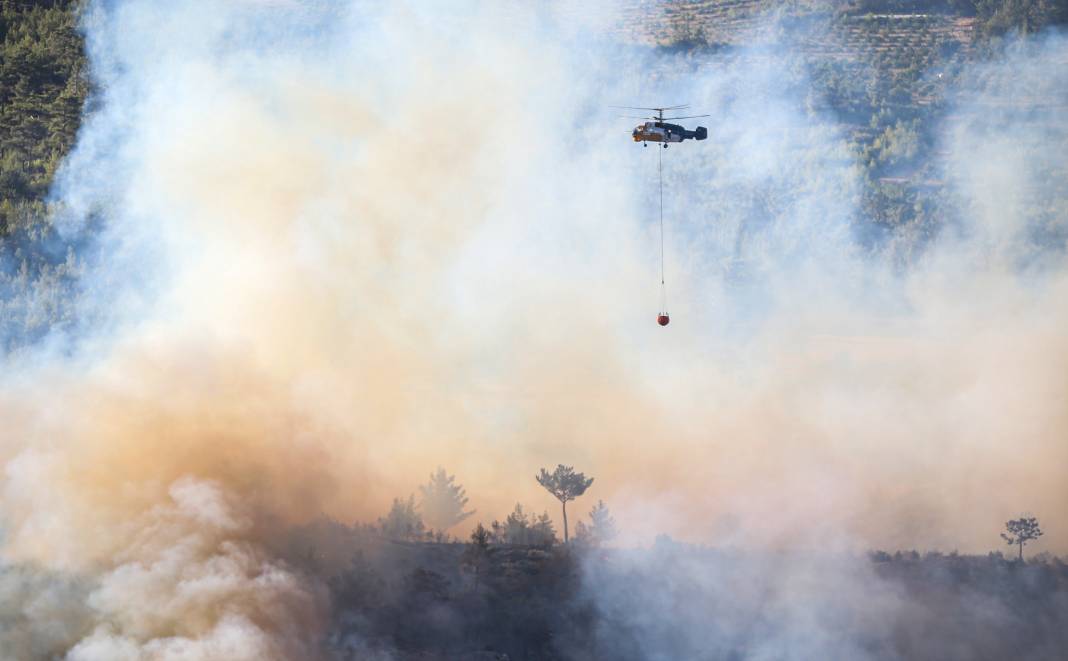 Mersin'de yangın sürüyor! 4 mahalle boşaltıldı 6