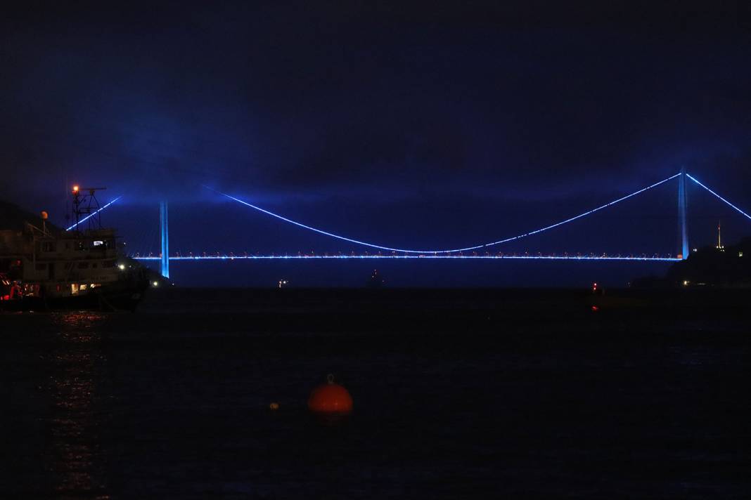 İstanbul'daki iki köprü ışıklandırıldı 2