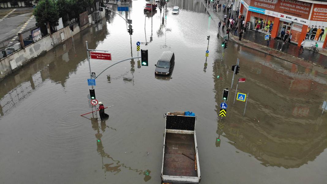 İstanbul'a ne kadar yağmur yağdı? Valilikten kabus gibi günün sayıları 2