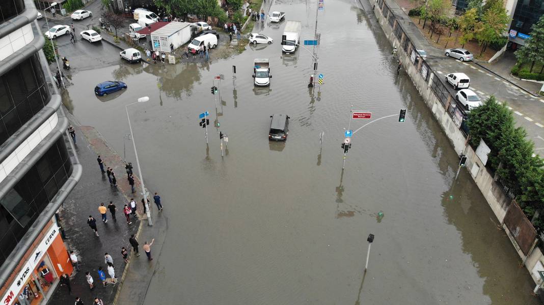 İstanbul'a ne kadar yağmur yağdı? Valilikten kabus gibi günün sayıları 7