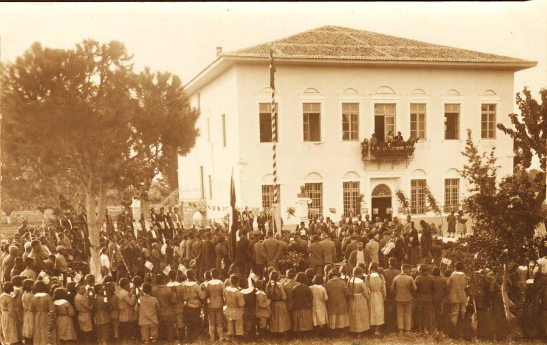 İzmir'in kurtuluşunun 101'inci yılı kutlu olsun ! 3