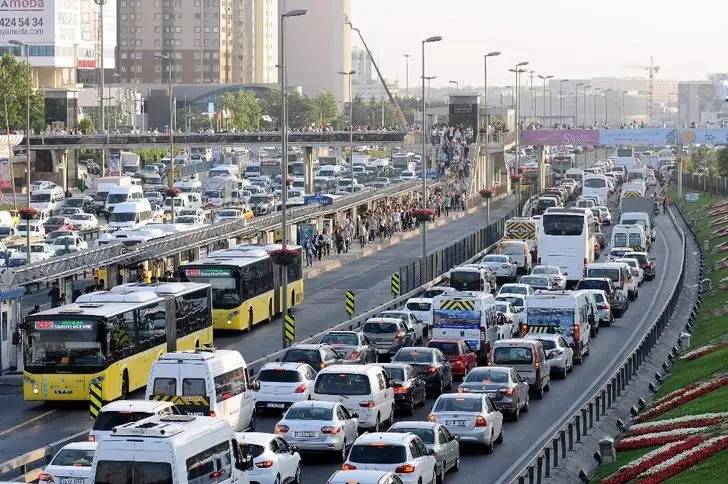 Okullar açılıyor: İstanbul trafiği için teyakkuza geçildi! Toplu taşıma ücretsiz mi olacak? 10