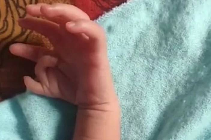 Dünya bu olayı konuşuyor: 26 parmakla doğan bebeği tanrıça ilan ettiler 6