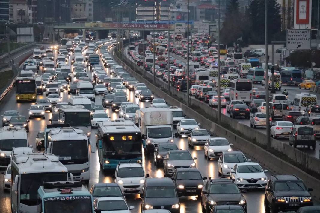Okullar açılıyor: İstanbul trafiği için teyakkuza geçildi! Toplu taşıma ücretsiz mi olacak? 3