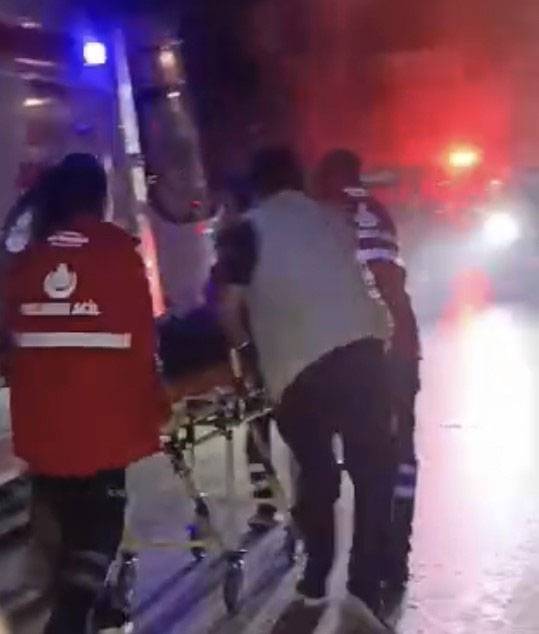 Ticari taksiyle motosiklet çarpıştı, motosikletteki kişi ağaca uçtu 7