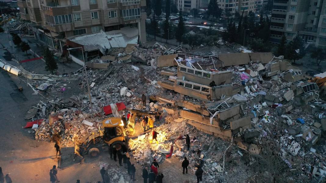 Naci Görür 7 üstü deprem beklediği bölgeyi açıkladı 9