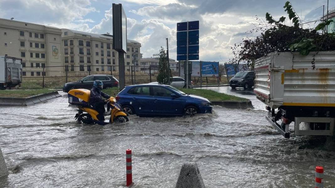 İstanbullular şemsiyesiz sakın çıkmayın! Felaket geliyor 3