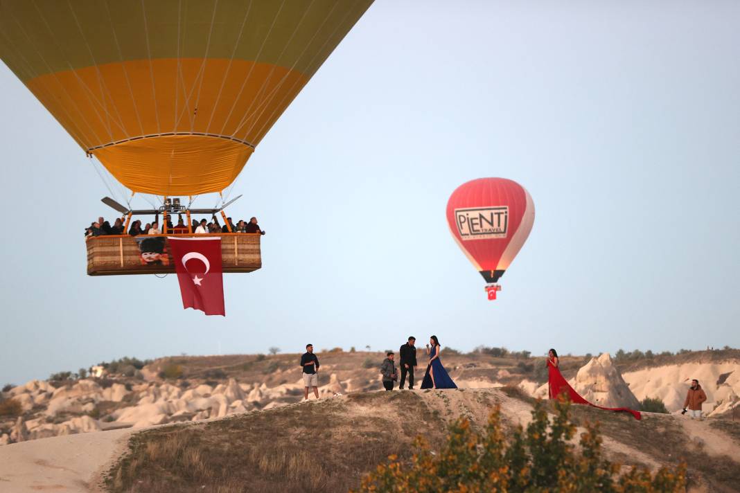 Kapadokya semaları kırmızı beyaza boyandı! 3