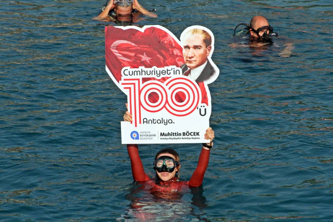 Milli sporcudan 100. yıl dalışı! Şanlı Türk bayrağı denizde dalgalandı 8