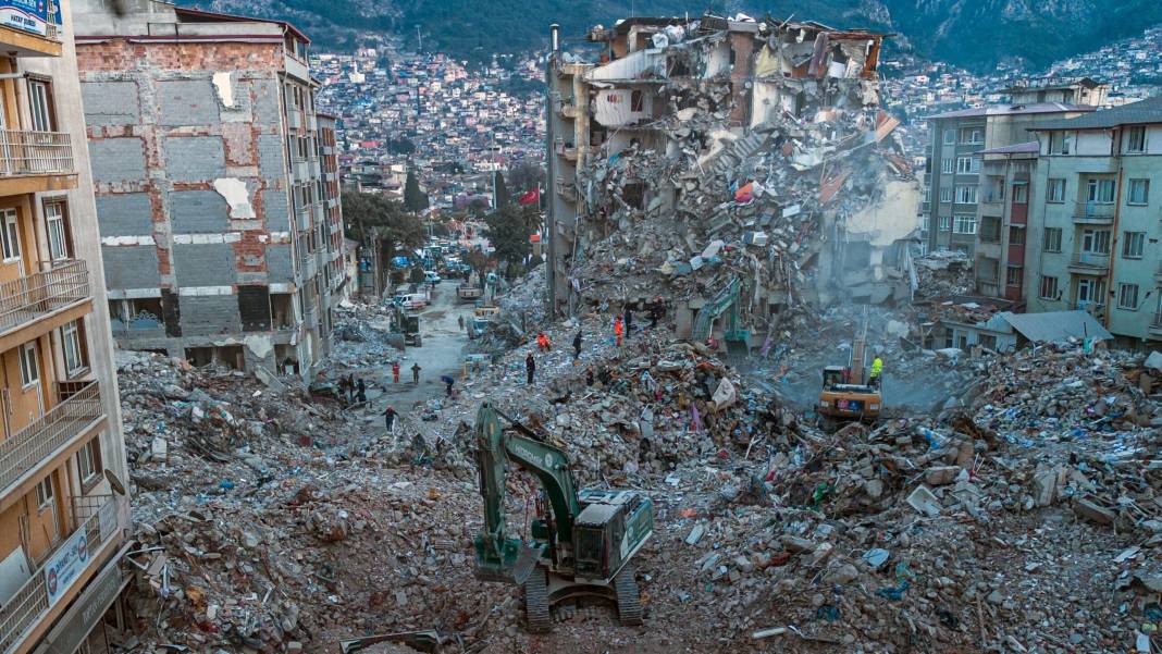 Naci Görür 7 üstü deprem beklediği bölgeyi açıkladı 7