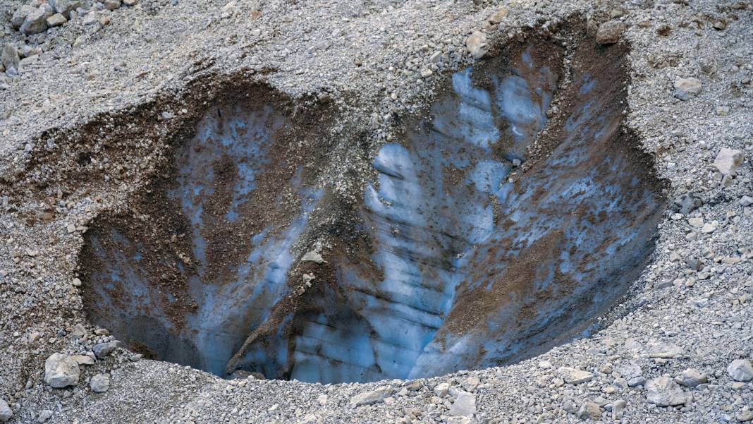 2,5 milyon yıllık gizem çözüldü: Kar kütlesinin erimesiyle açığa çıktı 2