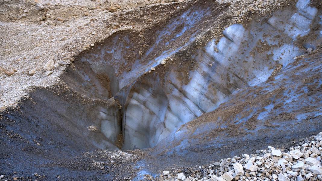 2,5 milyon yıllık gizem çözüldü: Kar kütlesinin erimesiyle açığa çıktı 14