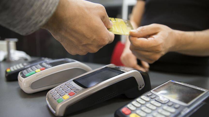 Kredi kartı kullanan herkese uygulanacak! Hesabındaki kesintiyi gören bankaya koşacak 13