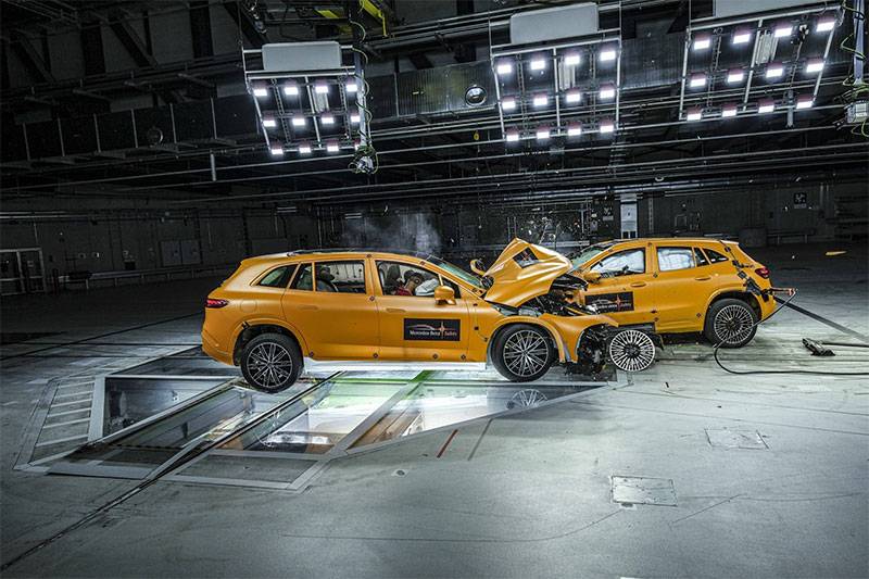 Mercedes'ten dünyada bir ilk: Elektrikli otomobil karşıtları için 3