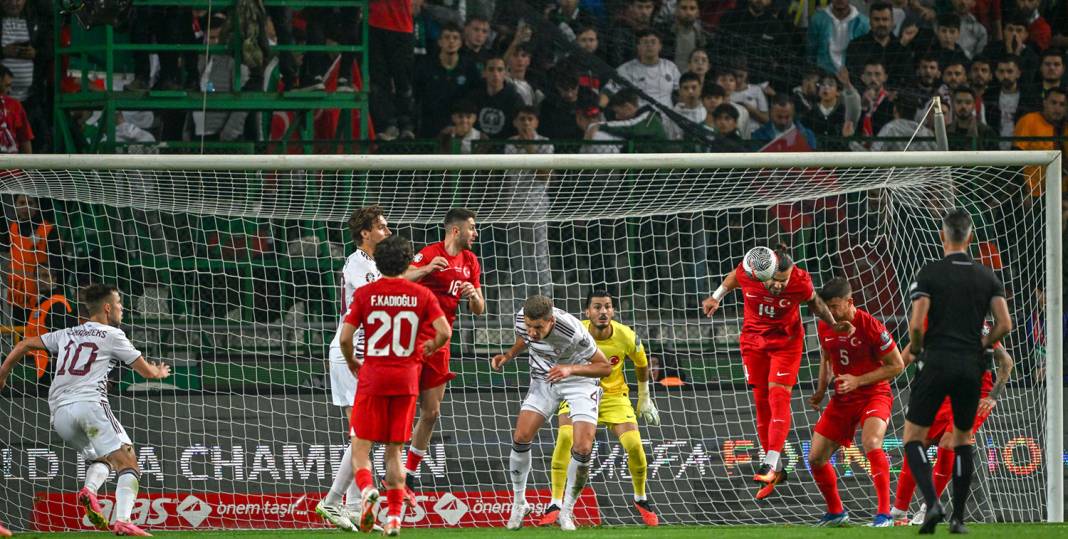 A Millier, Letonya'yı yendi: Avrupa Futbol Şampiyonası'ndayız! 8