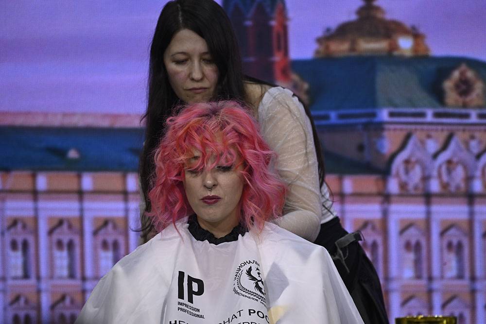 Rusya'da saç ve makyaj kupası 6