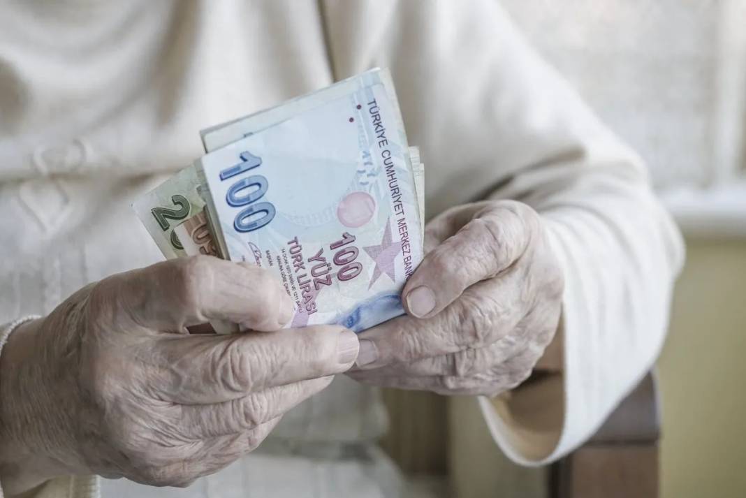En düşük emekli maaşı için rakam belli oldu: Masadaki kök maaş detayı... 11