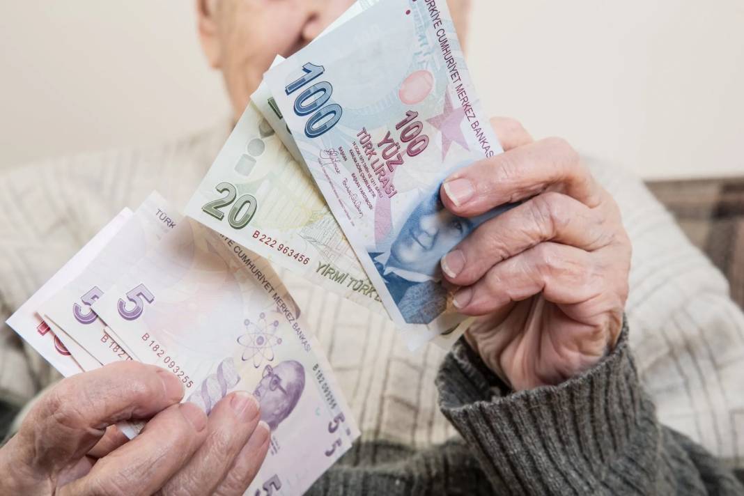 Milyonlarca emekliyi ilgilendiriyor: Bankaya koşana 12 bin 500 TL 9