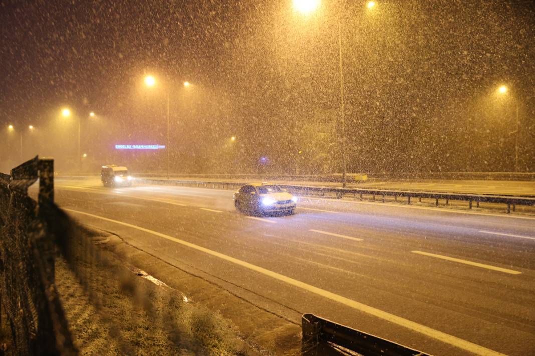 İstanbul beyaza büründü 'Megakente yılın ilk karı düştü' 10