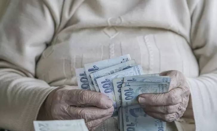 En düşük emekli maaşı için rakam belli oldu: Masadaki kök maaş detayı... 10