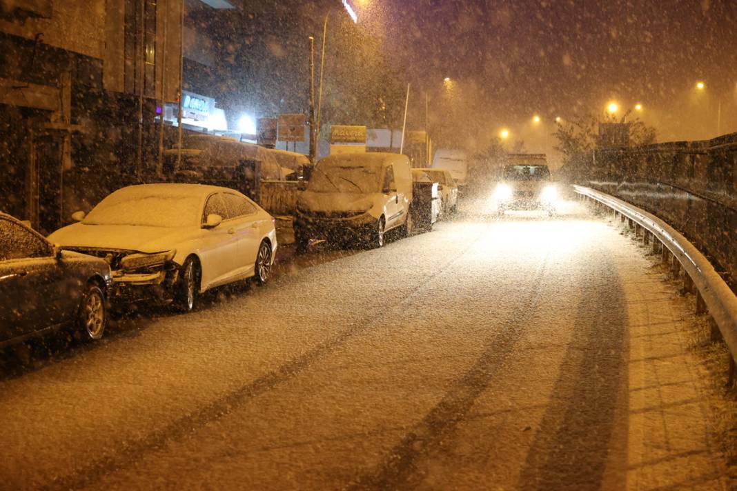 İstanbul beyaza büründü 'Megakente yılın ilk karı düştü' 9