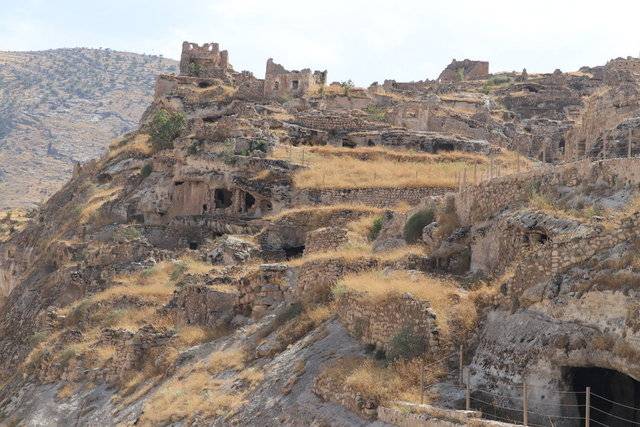 Çivili tabutlarla gömülmüş Müslüman mezarları bulundu 7