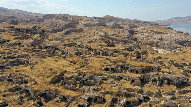 Çivili tabutlarla gömülmüş Müslüman mezarları bulundu 13