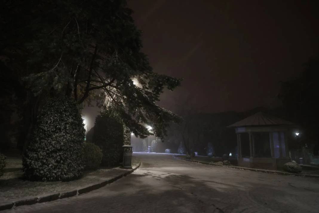 İstanbul beyaza büründü 'Megakente yılın ilk karı düştü' 12