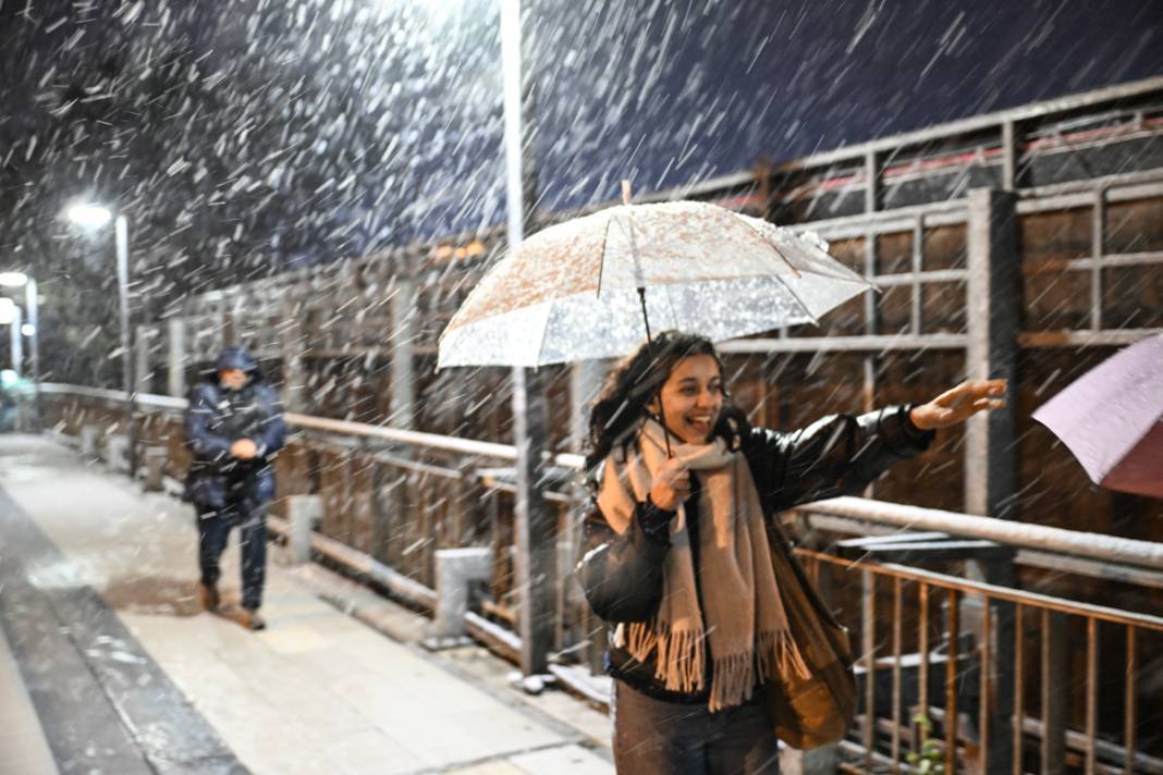İstanbul beyaza büründü 'Megakente yılın ilk karı düştü' 8