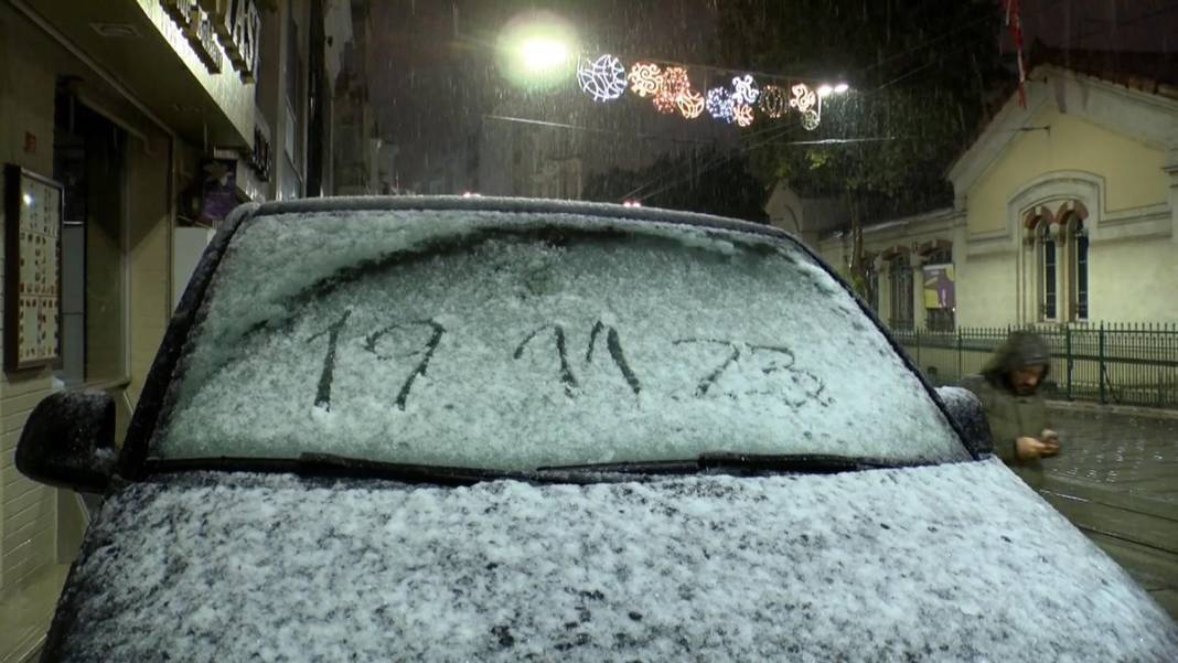 İstanbul beyaza büründü 'Megakente yılın ilk karı düştü' 7