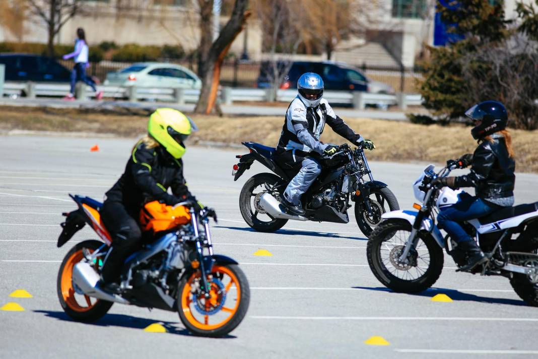 Tüm motosiklet sürücülerini ilgilendiriyor! Yönetmelik değişti artık zorunlu olacak 8