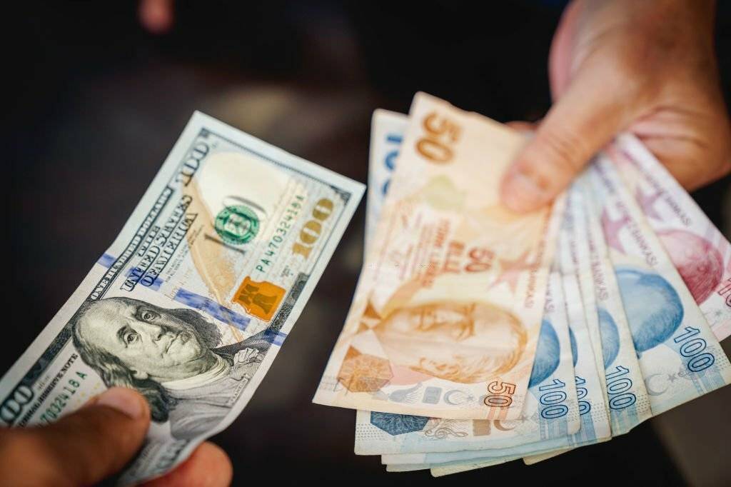 Bu tarihe kadar köşeye dolar koyan yaşadı! İşte doların 40 lirayı göreceği tarih 9