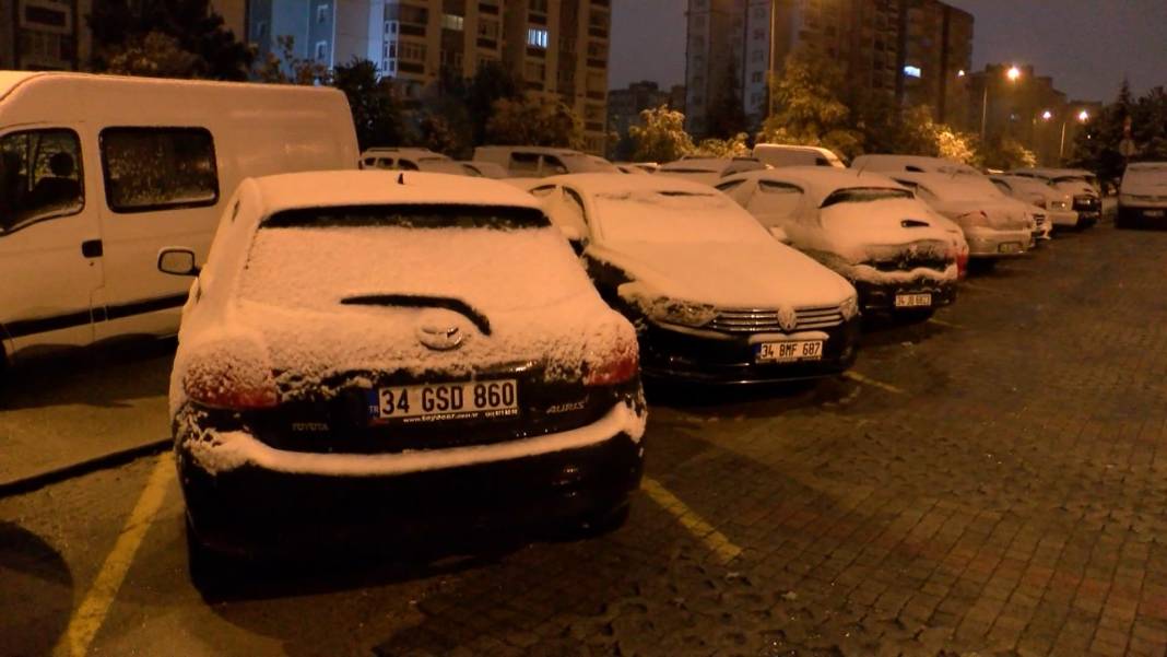 İstanbul beyaza büründü 'Megakente yılın ilk karı düştü' 13