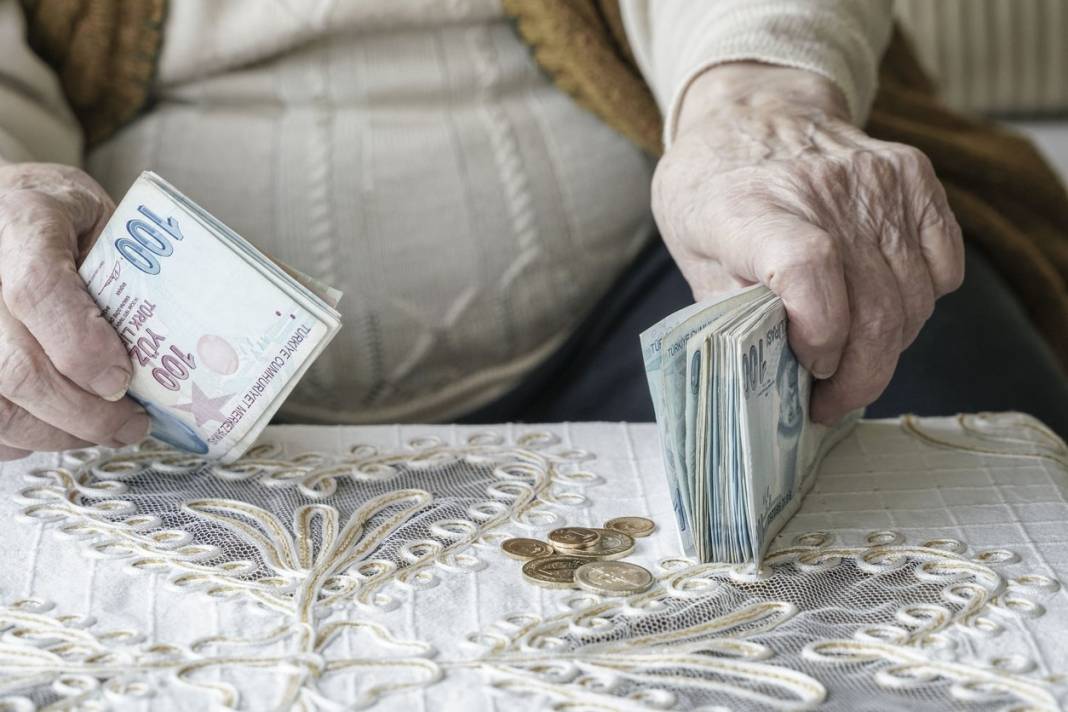 Milyonlarca emekliyi ilgilendiriyor: Bankaya koşana 12 bin 500 TL 10