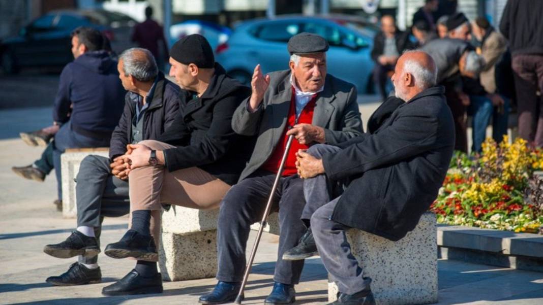 Ünlü gazeteci ‘kesin’ diyerek tarihi açıkladı Emekli maaşlarının üstüne o parayı verecekler 8