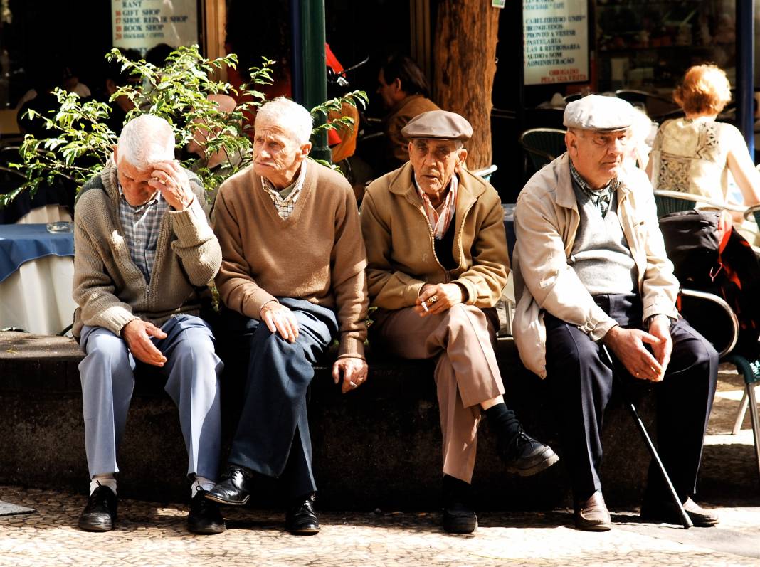 Tüm emeklilere ücretsiz olacak 'Emeklilerin en çok şikayet ettiği masraf kalkıyor' TBMM'de ilk adım atıldı 1
