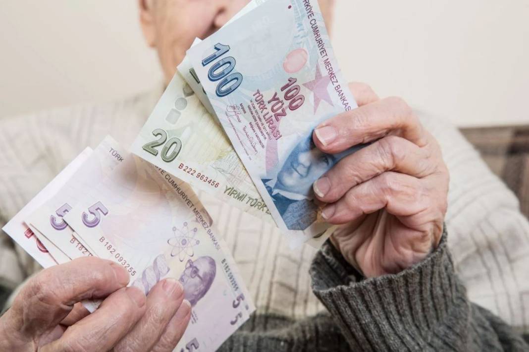 Emeklilere ödemeler bugün yatırılacak 'Çift promosyon detayına dikkat' 10