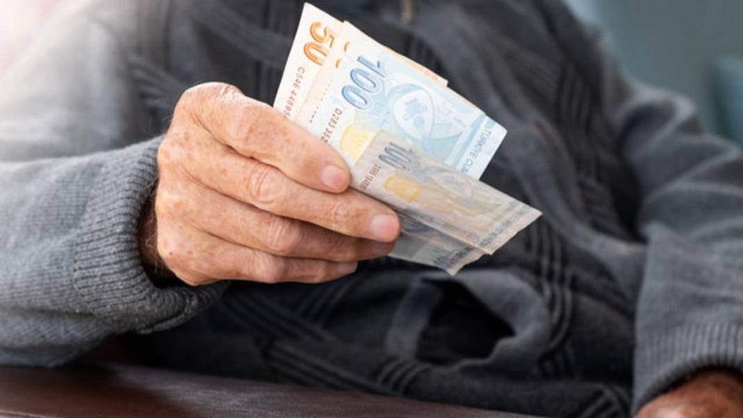 SGK Uzmanı İsa Karakaş emekli kart gerçeğini açıkladı ‘Milyonlarca emeklinin hayalleri suya düşecek’ 3