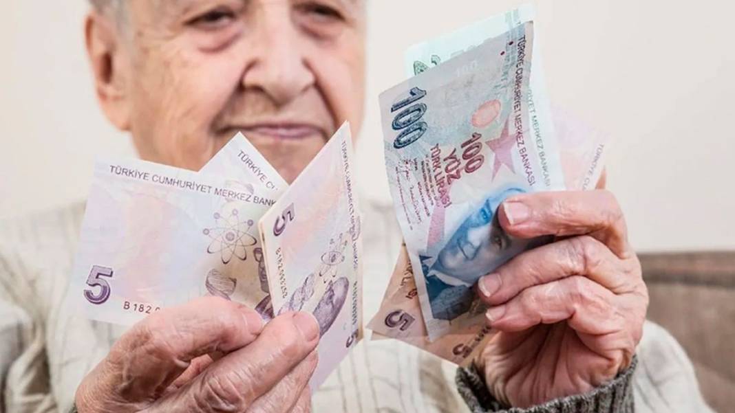 Ünlü ekonomist üzücü haberi açıkladı 'Emekli maaşlarına zam o tarihe kaldı' 8