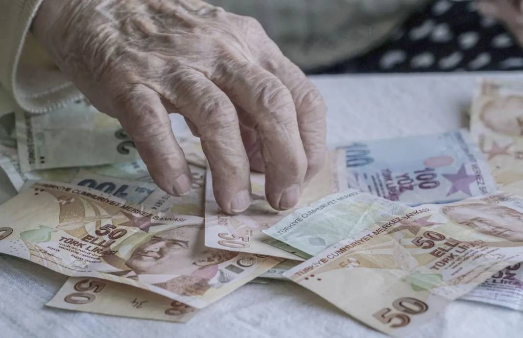 En düşük emekli maaşı için yeni rakam belli oldu! Zam miktarı değişti 13
