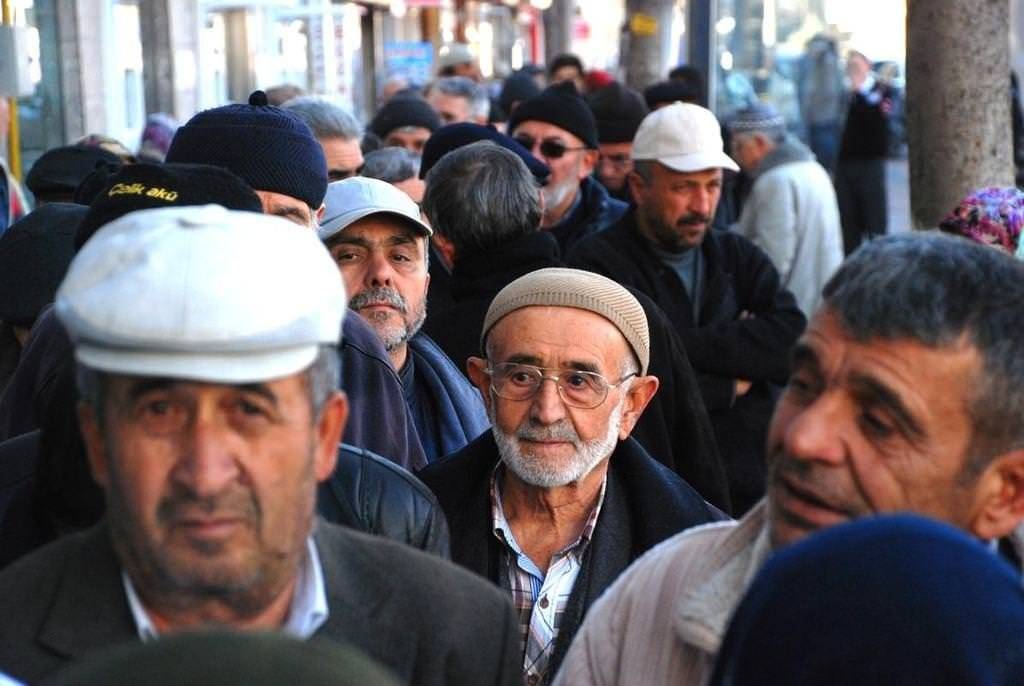 Emekli ve memur maaşı zam tablosu yine değişti! Hesap makinesini çıkartın 8