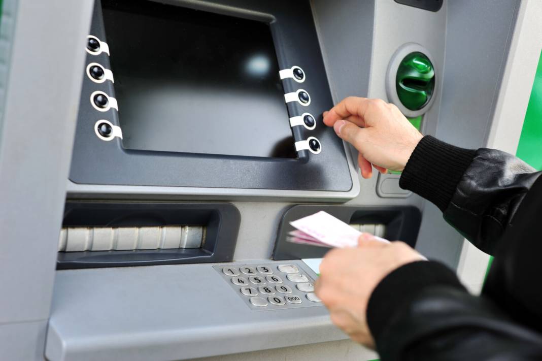 ATM'lere yeni güncelleme geldi: Artık bunu yapanın kartını ATM'ler anında yutacak 8
