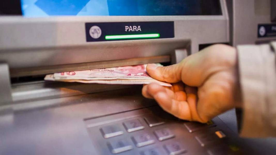 ATM'ler kartınızı anında yutacak! Para çekerken bu hatayı yapan hapı yuttu 8