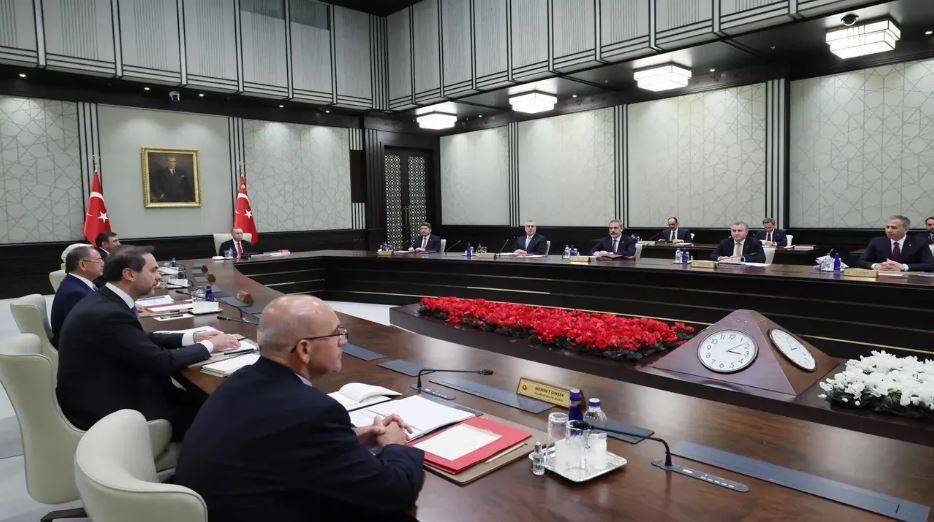 Mehmet Şimşek’ten ekonomide seyri değiştirecek not: Tüm bakanların önüne tek tek bıraktı 5
