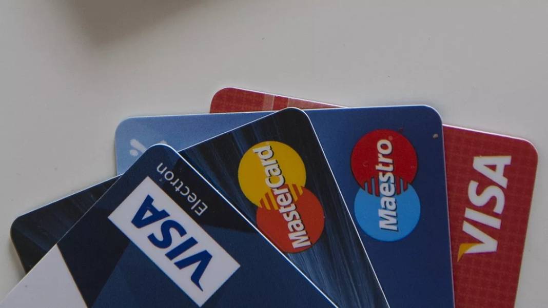 Kredi kartında flaş değişiklik: 3 kere üst üste asgarisini ödemeyen yandı! Kapatılacak 13