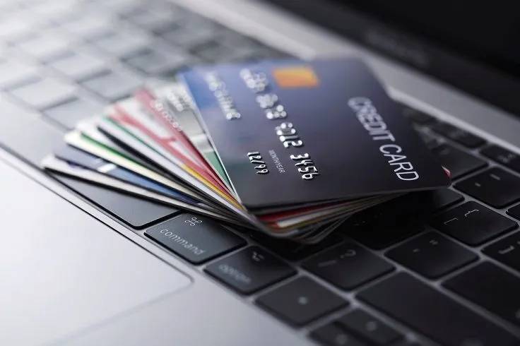 Kredi kartında flaş değişiklik: 3 kere üst üste asgarisini ödemeyen yandı! Kapatılacak 7