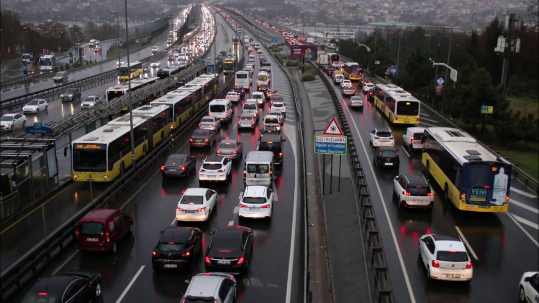 Trafikte yeni dönem başlıyor! Bakan tarih vererek açıkladı 4