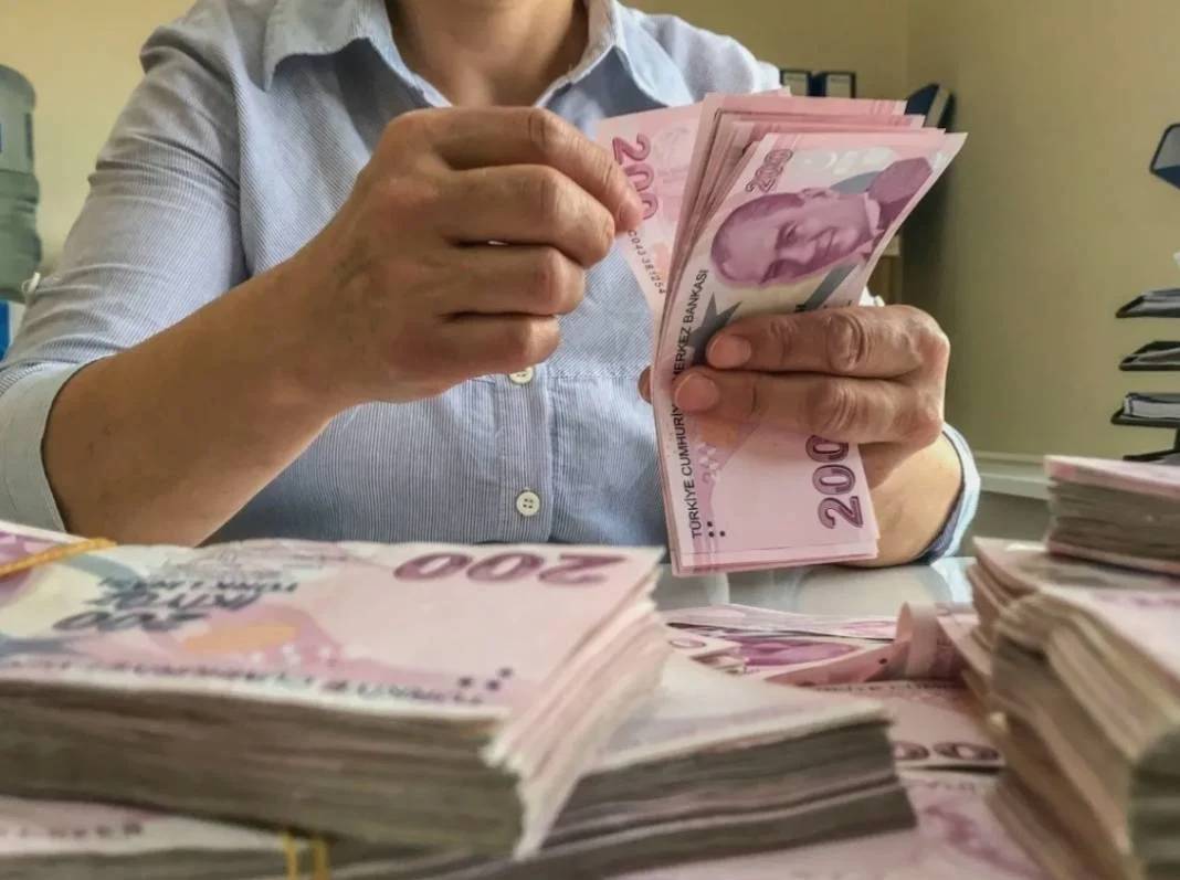 Bankalar kesenin ağzını açtı mevduat faizleri uçtu! İşte 1 milyon TL'nin aylık getirisi 12